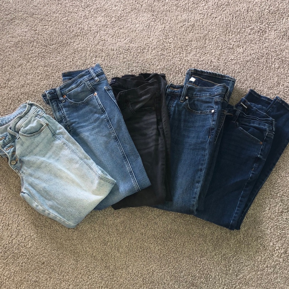 🔥5 jeans - 1 hot price!! 🔥
All size 2. Comfy cute and all yours 🌸